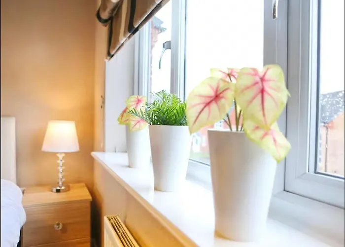 Modern Two-bedroom House Close To Centre شقة *