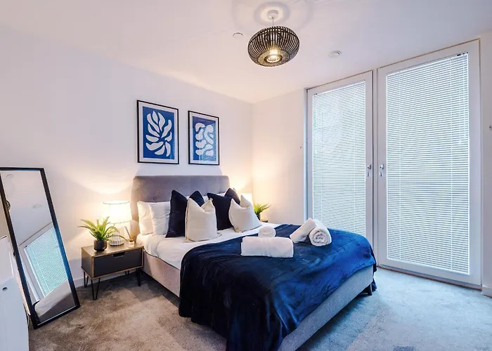 Trafford Loft Modern In *