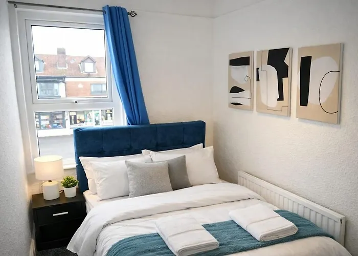4bdr Contractor Hub - Sleeps 7 - Free On Street Parking Appartement