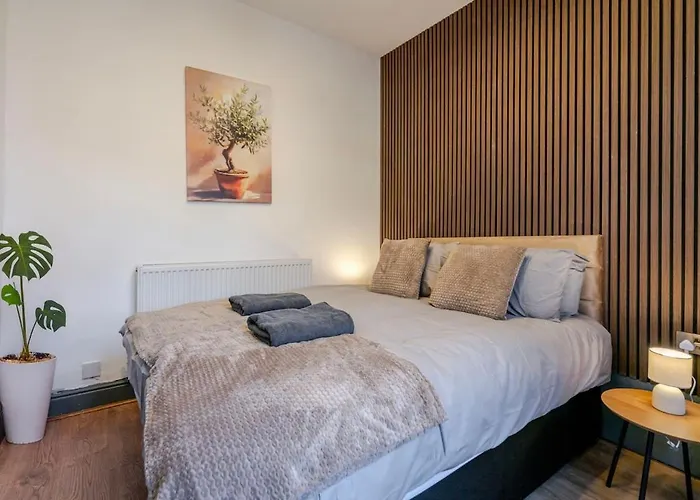 Tallis House, Near Centre, Sleeps 8 By Nmb *