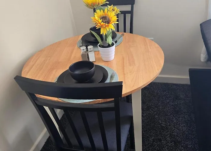 Bright 1br Garden With Fast Wifi Lägenhet