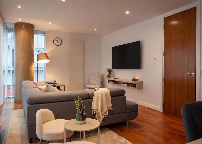 High-end Modern Two-bedroom Manchester
