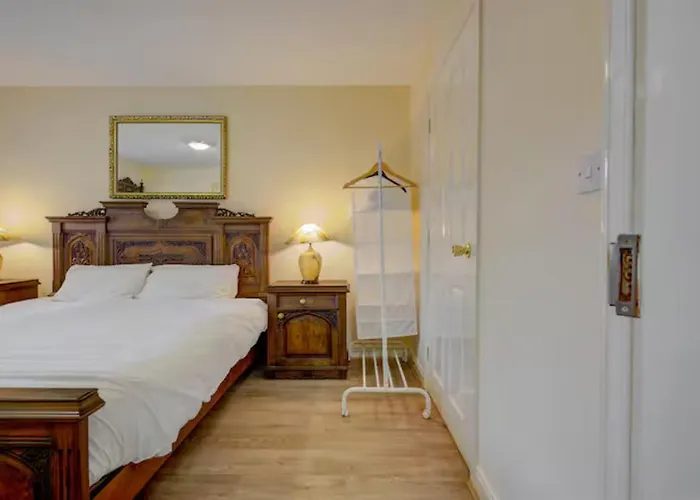 Spacious Free Parking Victoria Park - Pass The Keys 맨체스터