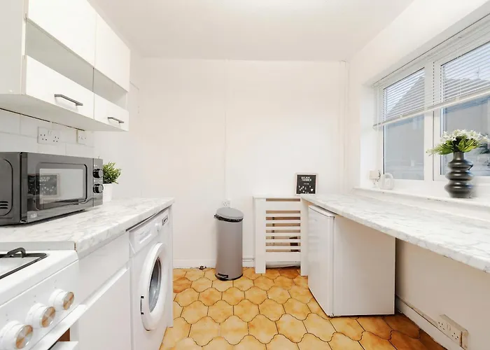 4 Mins From Stadium - Sleeps 7 - Near - Driveway Parking * 曼彻斯特