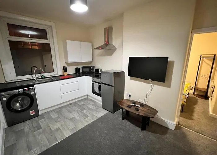 Cosy One-bedroom Ground Floor Flat In Eccles, *