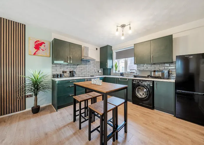 Stylish Urban Escape With Free Parking In Daire *