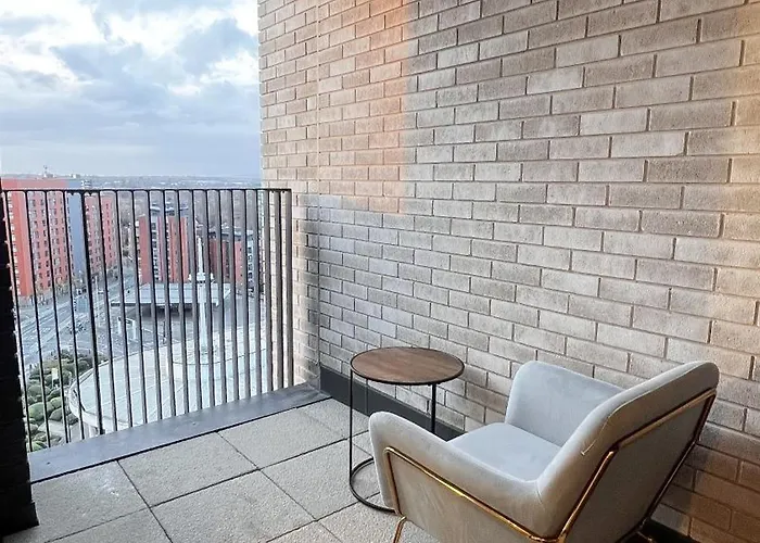 2bed 2bath Balcony Smart Tv 20mins To Airport Gym Lejlighed