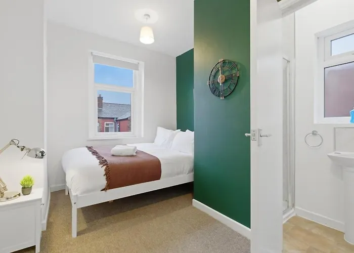 Spacious 4 Bedroom House With Pacman,darts, Netflix By Vista Short Lets *