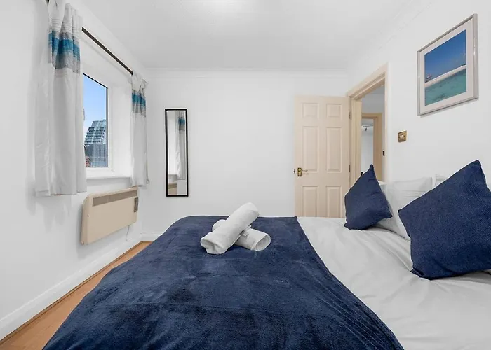 Modern 2 Bed Apartment, Salford Quays, Parking Manchester