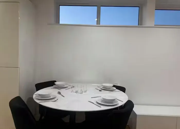 Ideally Located Didsbury Chorlton Gated Parking - Pass The Keys Apartament