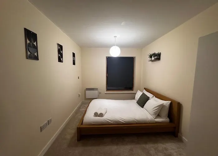 Cosy 2-bed Modern With Balcony Μάντσεστερ