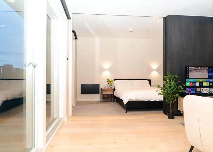 Apartament Stylish 2bed Balcony & View Centre