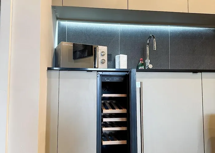 2bed With Balcony & Views Centre Apartman *