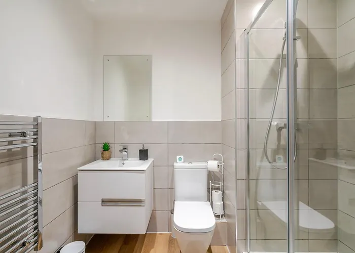 Modern 2-bed, 2-bath Near Old Trafford, Free Parking, Ideal For Contractors And Long * Mánchester