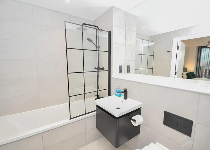 Contemporary Flat In W Balcony *