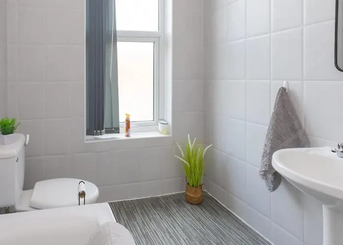 Apartment Charming 2-bed In M16 *