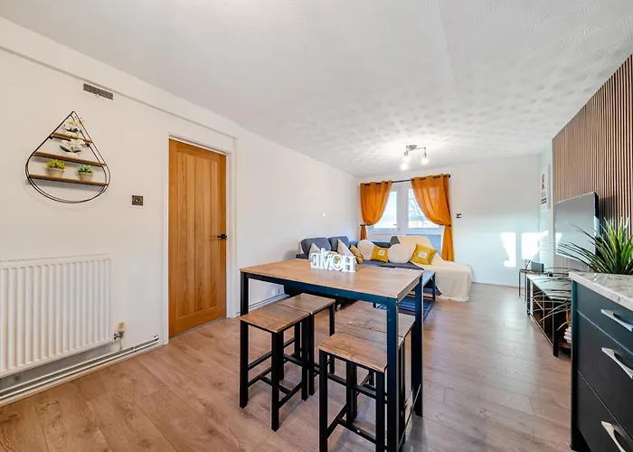 Stylish Urban Escape With Free Parking In