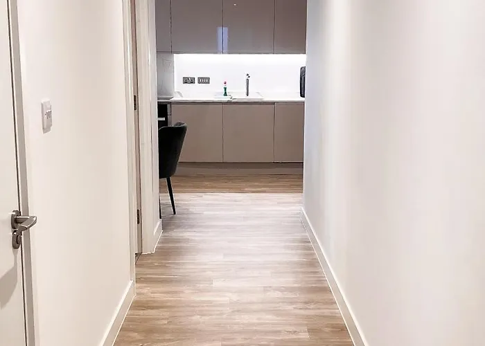 2bed 2bath Balcony Smart Tv 20mins To Airport Gym