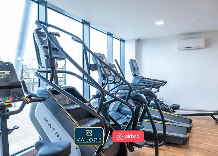 Luxury Waterfront 2br - Free Gym Access & Parking Apartment