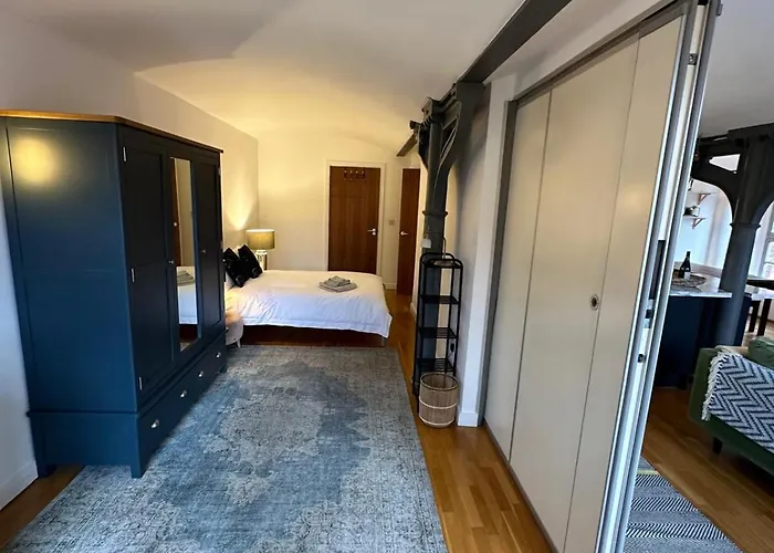 Royal Mills 2br By Torr Group Short Lets & Serviced With Free Wifi Apartament