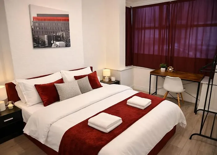 4bdr Contractor Hub - Sleeps 7 - Free On Street Parking Manchester