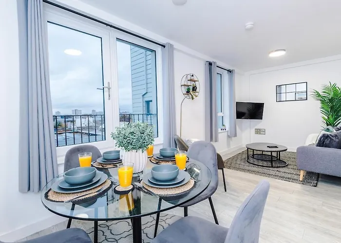 Central, 2 Bedroom, Penthouse Duplex Mánchester