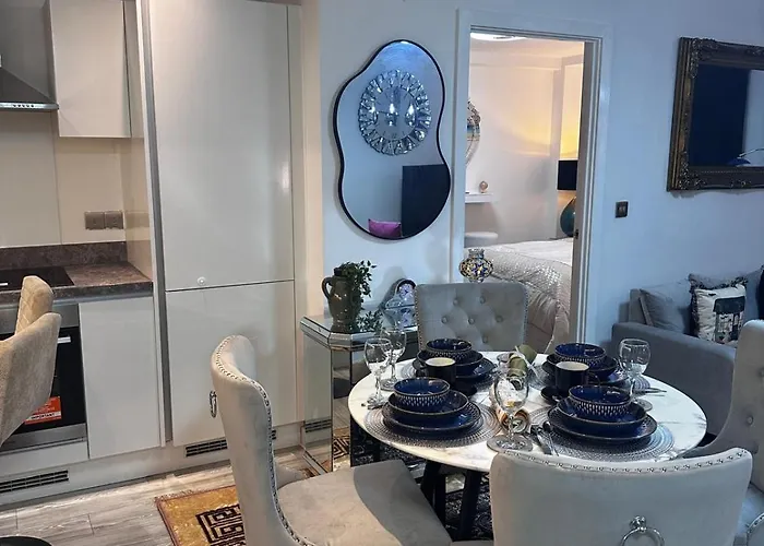 Mega12 Luxury Modern At Centre,2 Bath, 2 Toilets, 2 King Beds,-free Car Park * Manchester