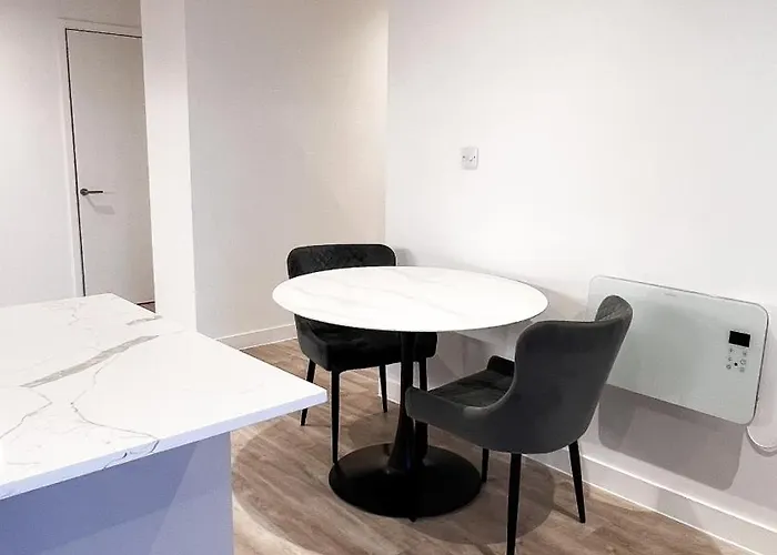 2bed 2bath Balcony Smart Tv 20mins To Airport Gym Lejlighed Manchester