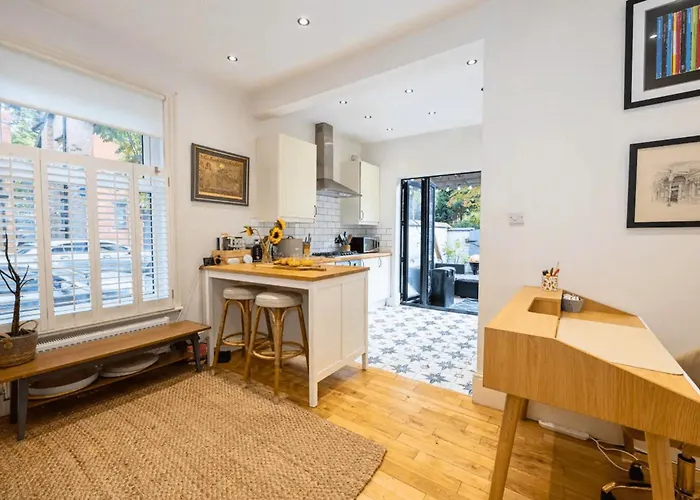 1bdr Didsbury Loft With Parking And Outdoor Space مانشستر
