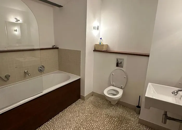 Royal Mills 2br By Torr Group Short Lets & Serviced With Free Wifi