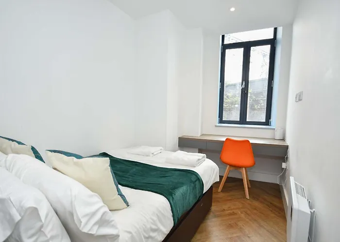 Convenient 2bed Flat W Security