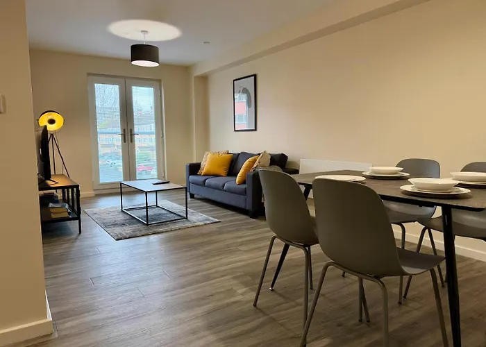 Stylish Flat With 2 Double Beds - Pass The Keys *