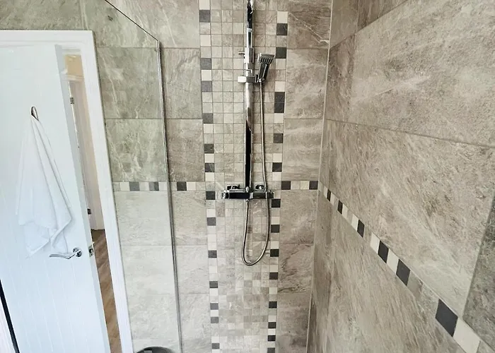 Newly Renovated 2-bedroom * Manchester