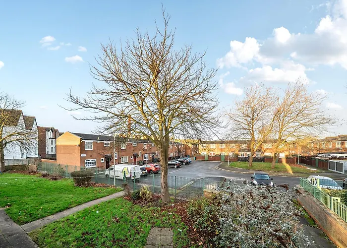 Stylish Urban Escape With Free Parking In Daire