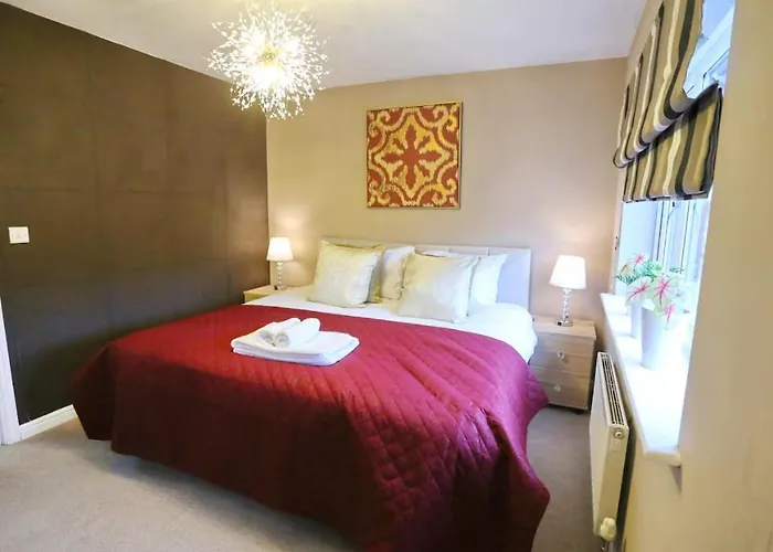 Modern Two-bedroom House Close To Centre *