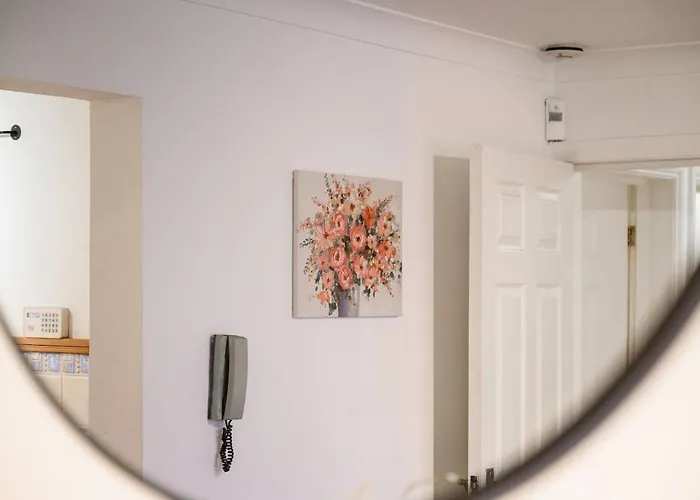 Modern 2 Bed Apartment, Salford Quays, Parking *