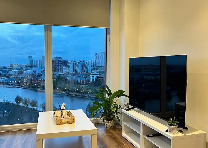 Elegant Trafford 2-bedroom Flat *