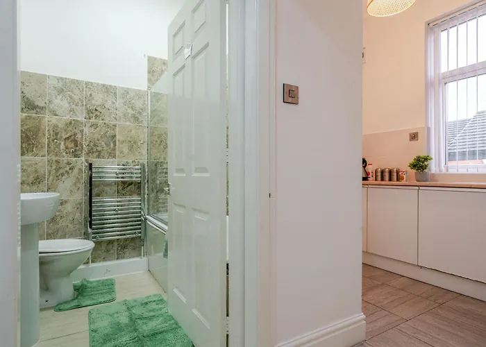 Contractor Base In Free Parking Apartment