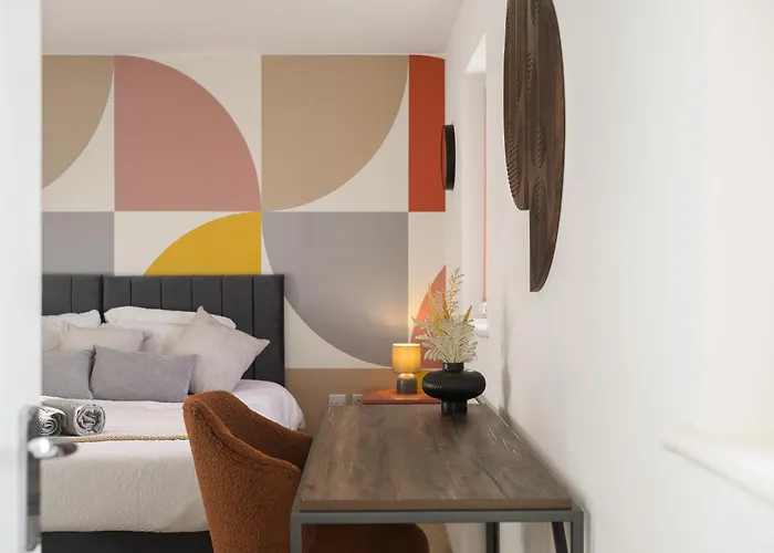 Spacious 3 Bed - Parking, Wi-fi & Garden Lägenhet Manchester