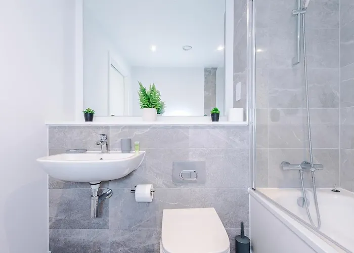 Centre, Comfy 1 Bedroom *