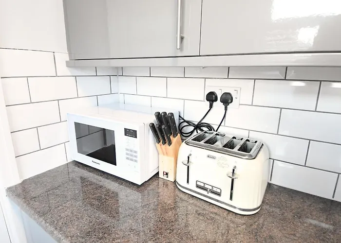 Renovated 3 Bed Near Airport And City, Free Parking Mánchester