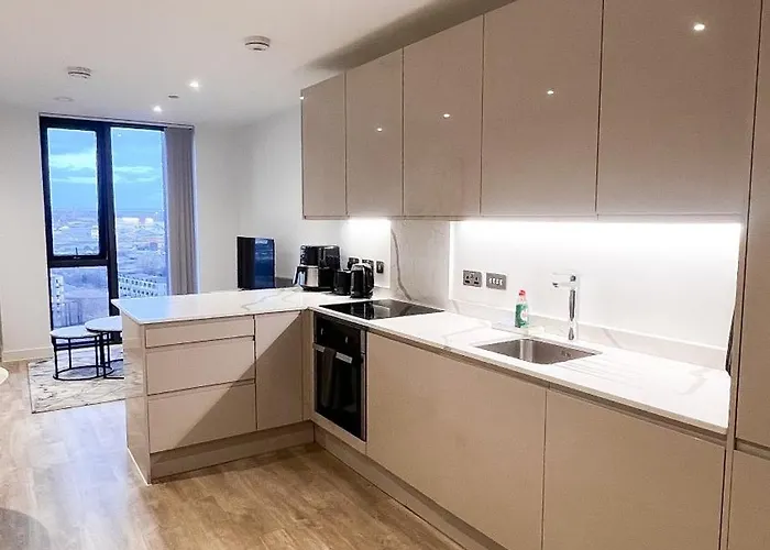 2bed 2bath Balcony Smart Tv 20mins To Airport Gym Lejlighed