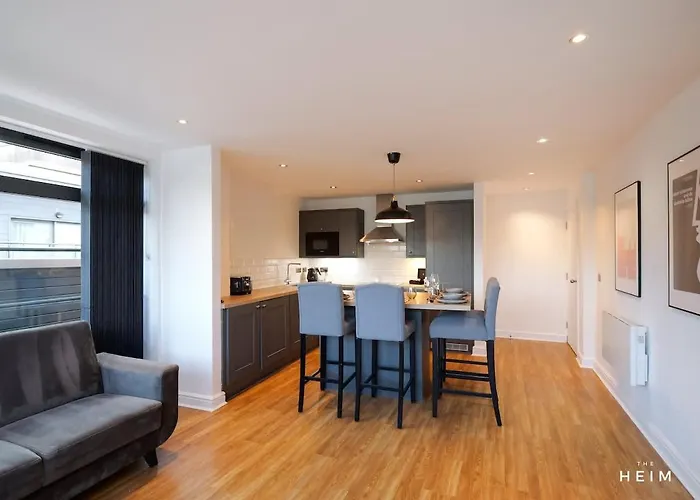 Axis At The Heim Apartman *