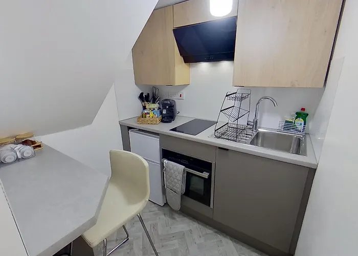 Stylish Modern Near Mediacityuk & Centre - Free Parking - Sleeps 2 Enjoy *