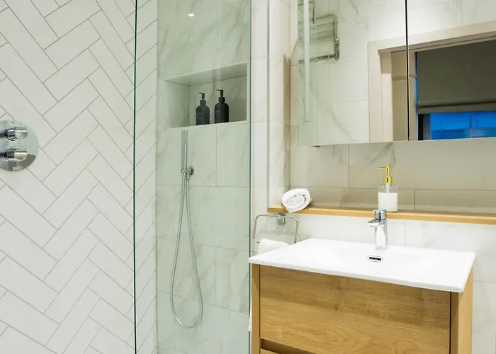 Stylish Modern Escape In The Heart Of شقة *