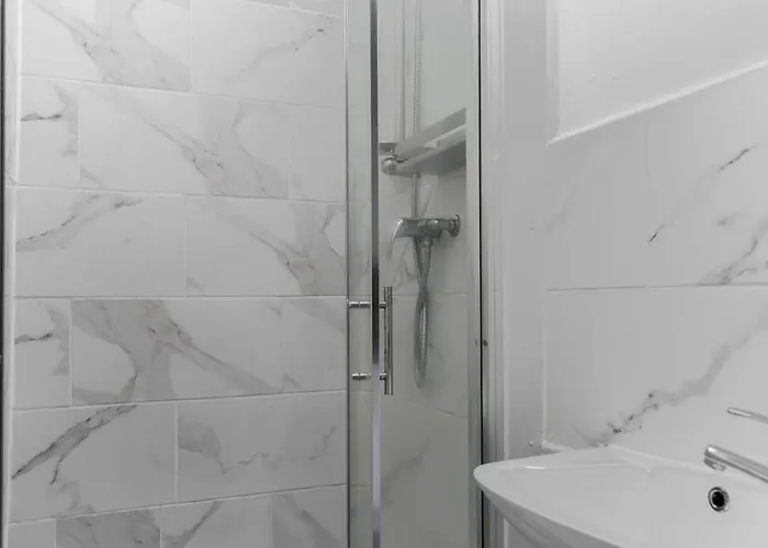 Mauldeth Road Full House * 맨체스터