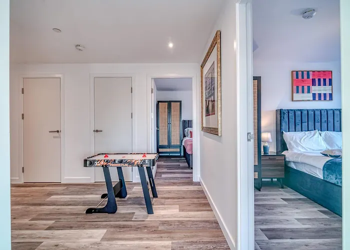 2-br Flat - & Town Centre View -1 Minute To Train & Tram Station - Sleeps 5 曼彻斯特