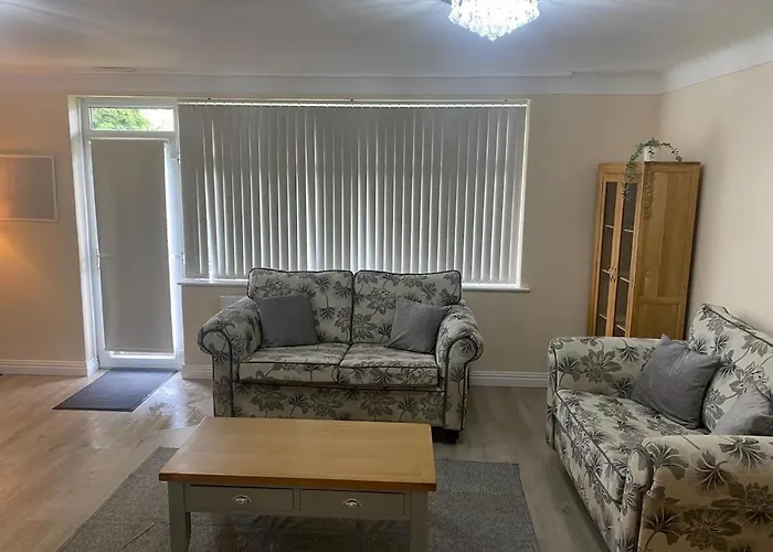 Apartman Spacious Apartment, Steps Away From Heaton Park *