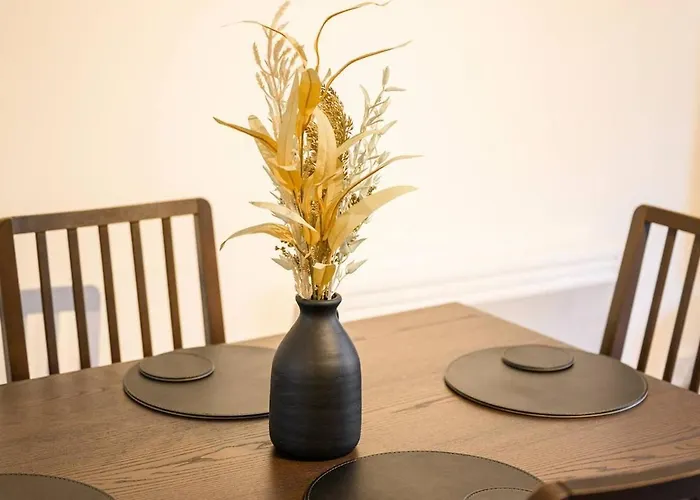 Modern 2 Bed Apartment, Salford Quays, Parking *