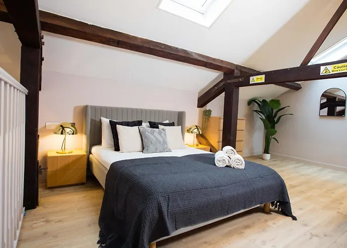 Spacious 3-bed Retreat - Modern & Super *